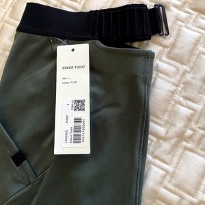 Lululemon Yoga Pants - Size 4.  Lab Collection with adjustable Waist  ** NEW**